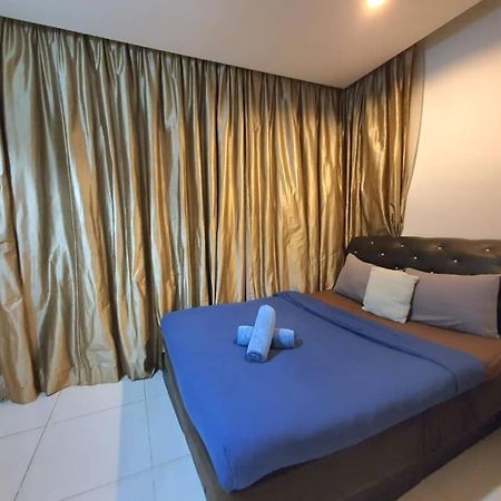 Regalia Suites Klcc View Rooftop Infinity Pool By Angkasa Homes Kuala Lumpur Exterior foto