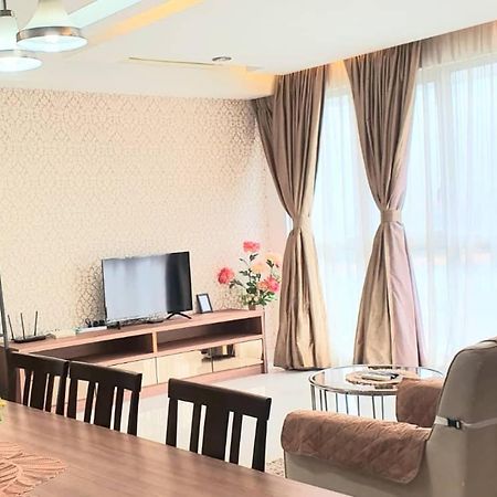 Regalia Suites Klcc View Rooftop Infinity Pool By Angkasa Homes Kuala Lumpur Exterior foto