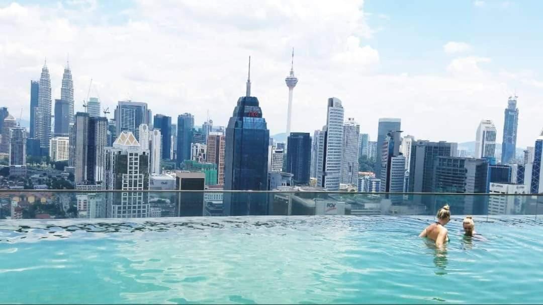 Regalia Suites Klcc View Rooftop Infinity Pool By Angkasa Homes Kuala Lumpur Exterior foto
