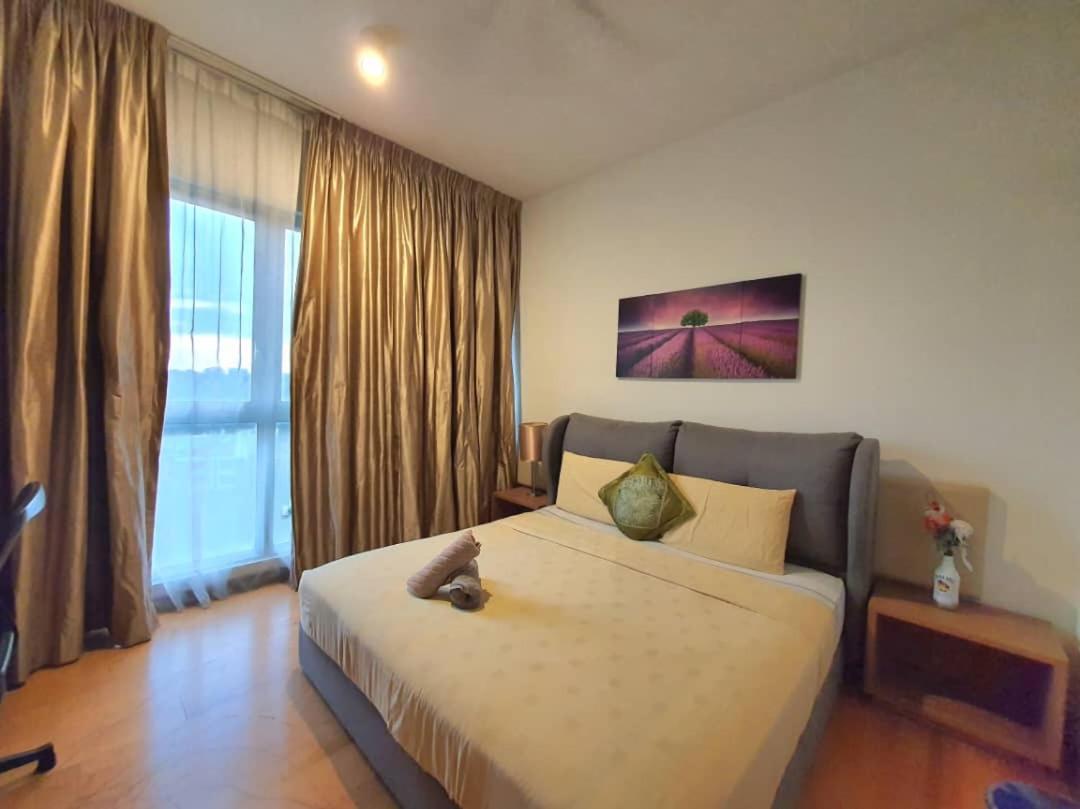 Regalia Suites Klcc View Rooftop Infinity Pool By Angkasa Homes Kuala Lumpur Exterior foto