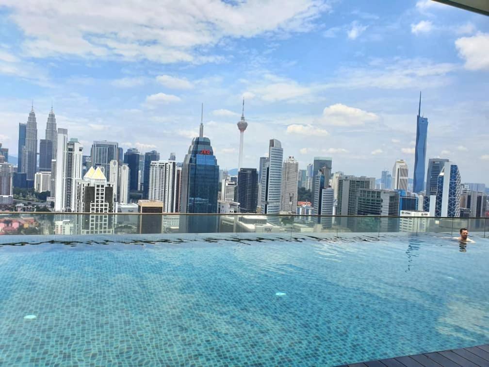 Regalia Suites Klcc View Rooftop Infinity Pool By Angkasa Homes Kuala Lumpur Exterior foto