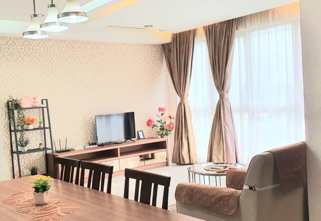 Regalia Suites Klcc View Rooftop Infinity Pool By Angkasa Homes Kuala Lumpur Exterior foto