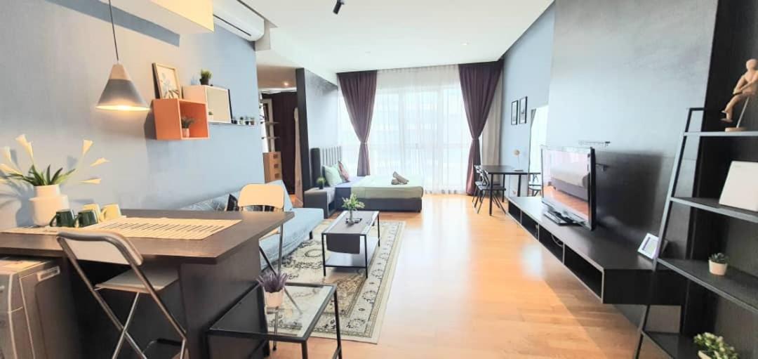 Regalia Suites Klcc View Rooftop Infinity Pool By Angkasa Homes Kuala Lumpur Exterior foto