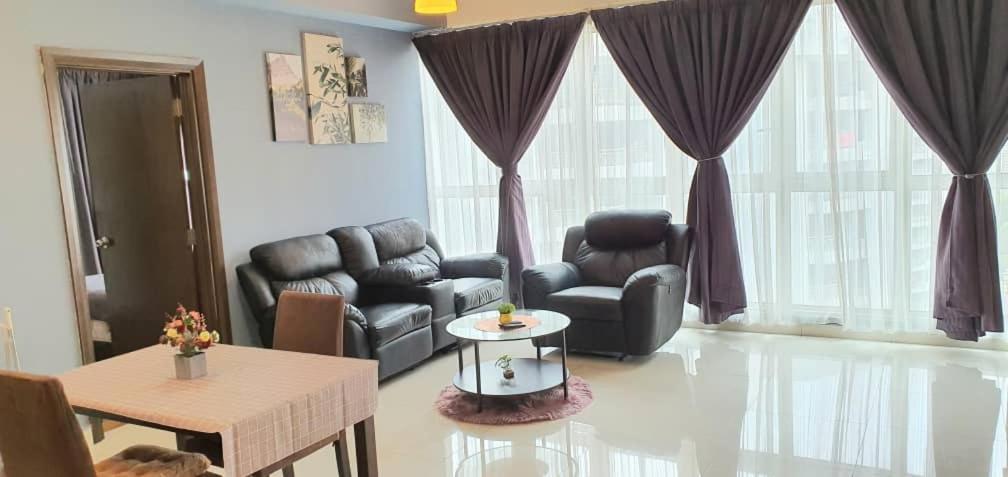 Regalia Suites Klcc View Rooftop Infinity Pool By Angkasa Homes Kuala Lumpur Exterior foto