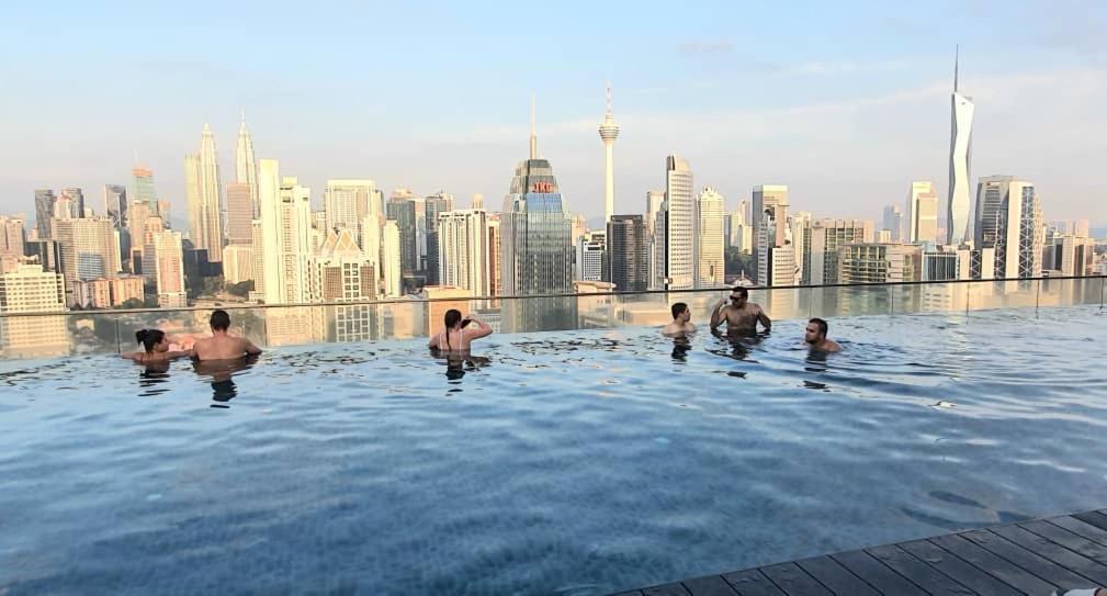 Regalia Suites Klcc View Rooftop Infinity Pool By Angkasa Homes Kuala Lumpur Exterior foto